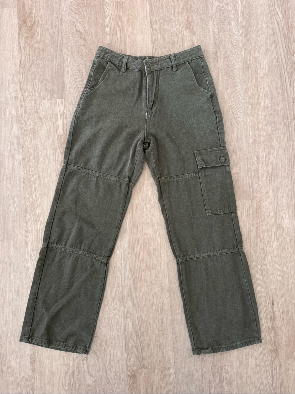 Utility Straight-Leg Cargo Pants in Olive